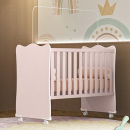 Berço Doce Sonho Rosa Acetinado com Rodízios e Colchão Supreme - Qmovi Berço Doce Sonho Rosa Acetinado com Rodízios e Colchão Supreme - Qmovi