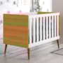 Berço Mini Cama Theo Retrô Branco/Savana com Pés Amadeirado - Reller Móveis