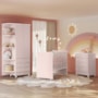 Dormitório Doce Sonho 2 Portas, Cômoda 4 Gavetas e Berço Rosa Acetinado com Rodízio e Colchão D18 - Qmovi
