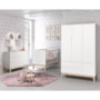 Dormitório Infantil Classic 3 Portas, Cômoda 1 Porta, Berço Branco Fosco com Pés Madeira Natural e Colchão - Reller Móveis