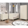 Dormitório Infantil Theo Retrô 2 Portas, Cômoda, Berço Areia Fosco com Pés Madeira Natural e Colchão - Reller Móveis