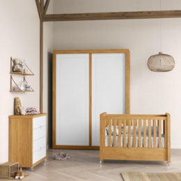 Dormitório Tutto 2 Portas, Cômoda, Berço Freijó/Branco Soft com Capitonê, Colchão Supreme e Prateleiras - Matic Móveis Dormitório Tutto 2 Portas, Cômoda, Berço Freijó/Branco Soft com Capitonê, Colchão Supreme e Prateleiras - Matic Móveis