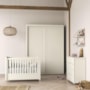 Dormitório Tutto New 2 Portas, Cômoda, Berço Off White com Colchão D18 e Prateleiras - Matic Móveis