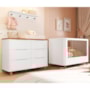 Jogo de Quarto Boom Plus Nordic Cômoda 6 Gavetas, Berço com Pés Amadeirado e Prateleira Branco Fosco/Savana - Reller Móveis