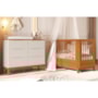 Jogo de Quarto Infantil Boom Slim Classic Cômoda 6 Gavetas e Berço Areia Fosco/Savana com Pés Amadeirado - Reller Móveis 