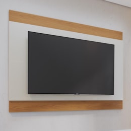 Painel Nilo Off White Matte/Freijó para TV até 75” - Colibri Painel Nilo Off White Matte/Freijó para TV até 75” - Colibri